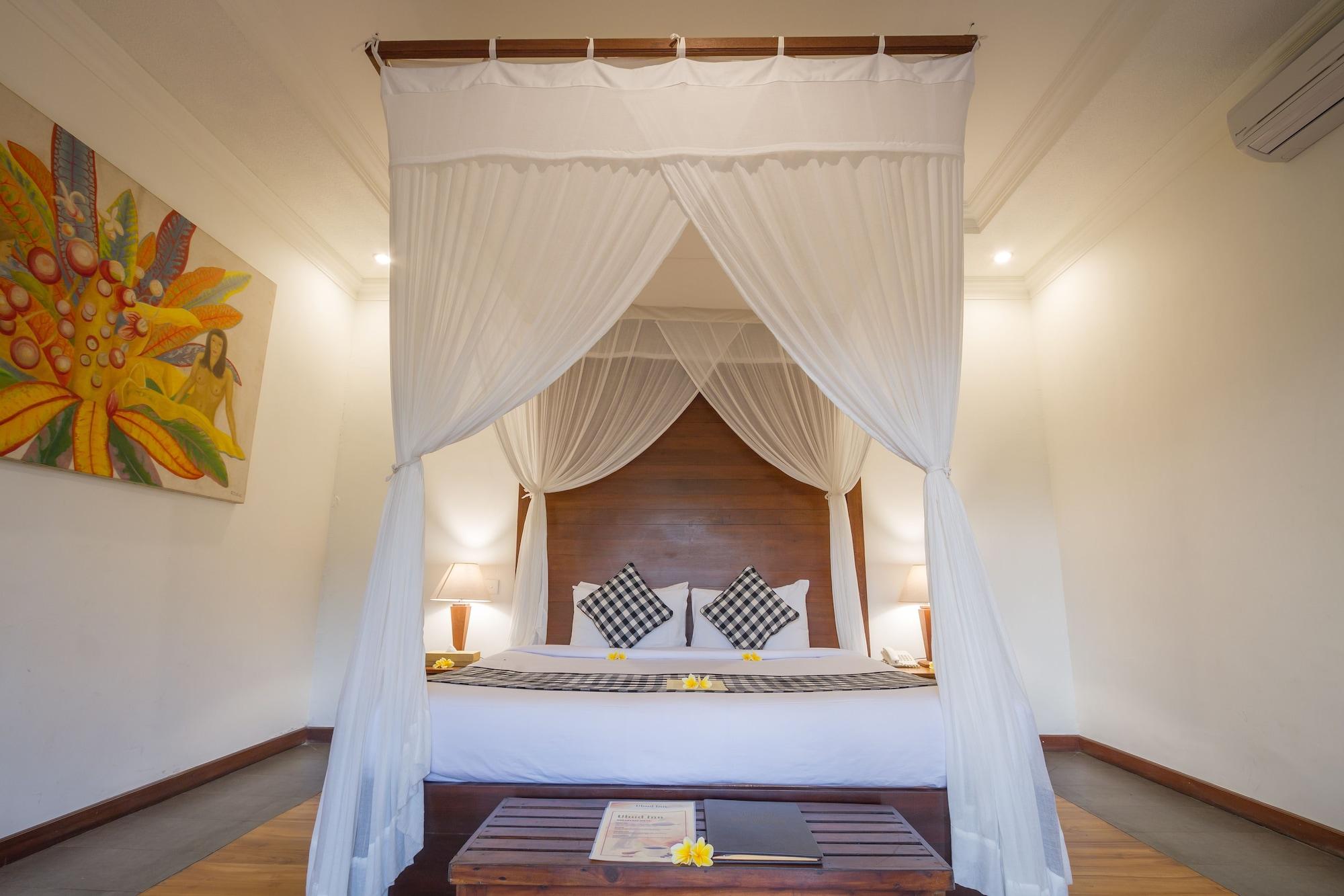 Hotel By Prasi 3*