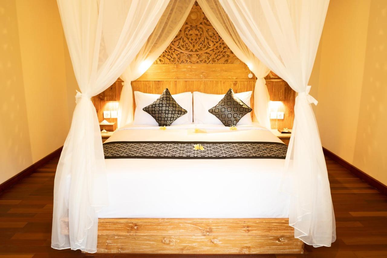 By Prasi Ubud (Bali)