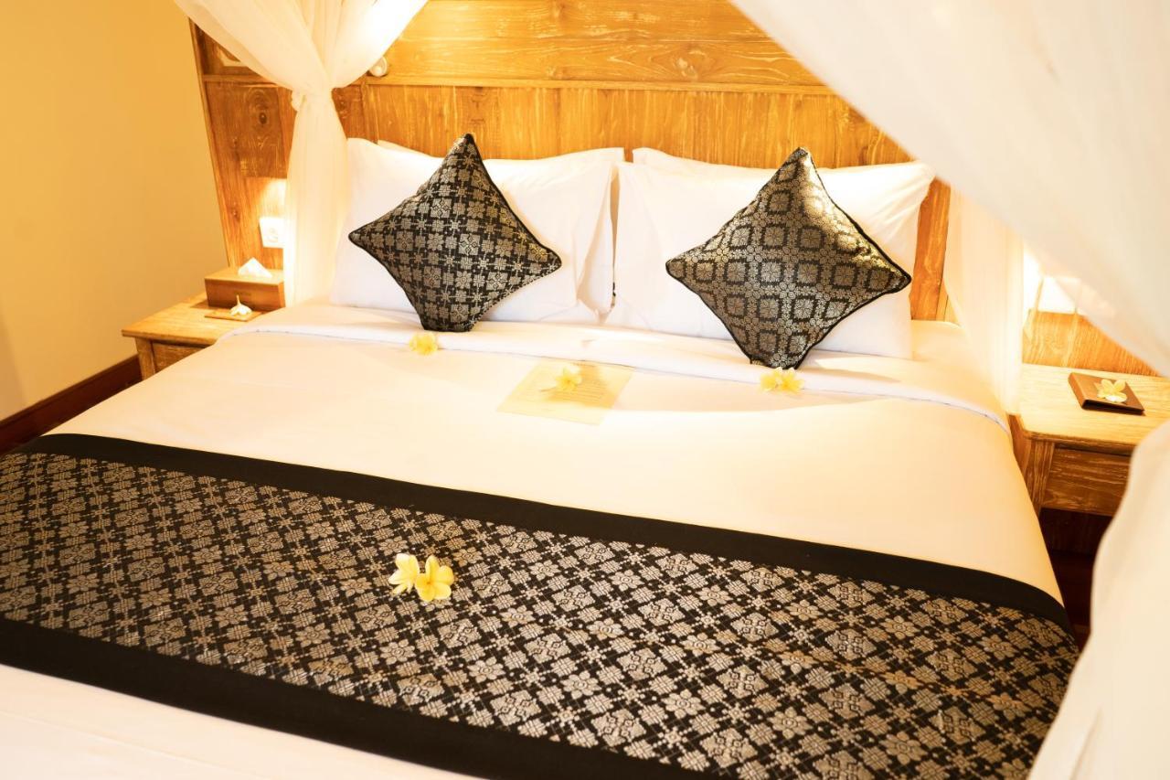 By Prasi Hotel