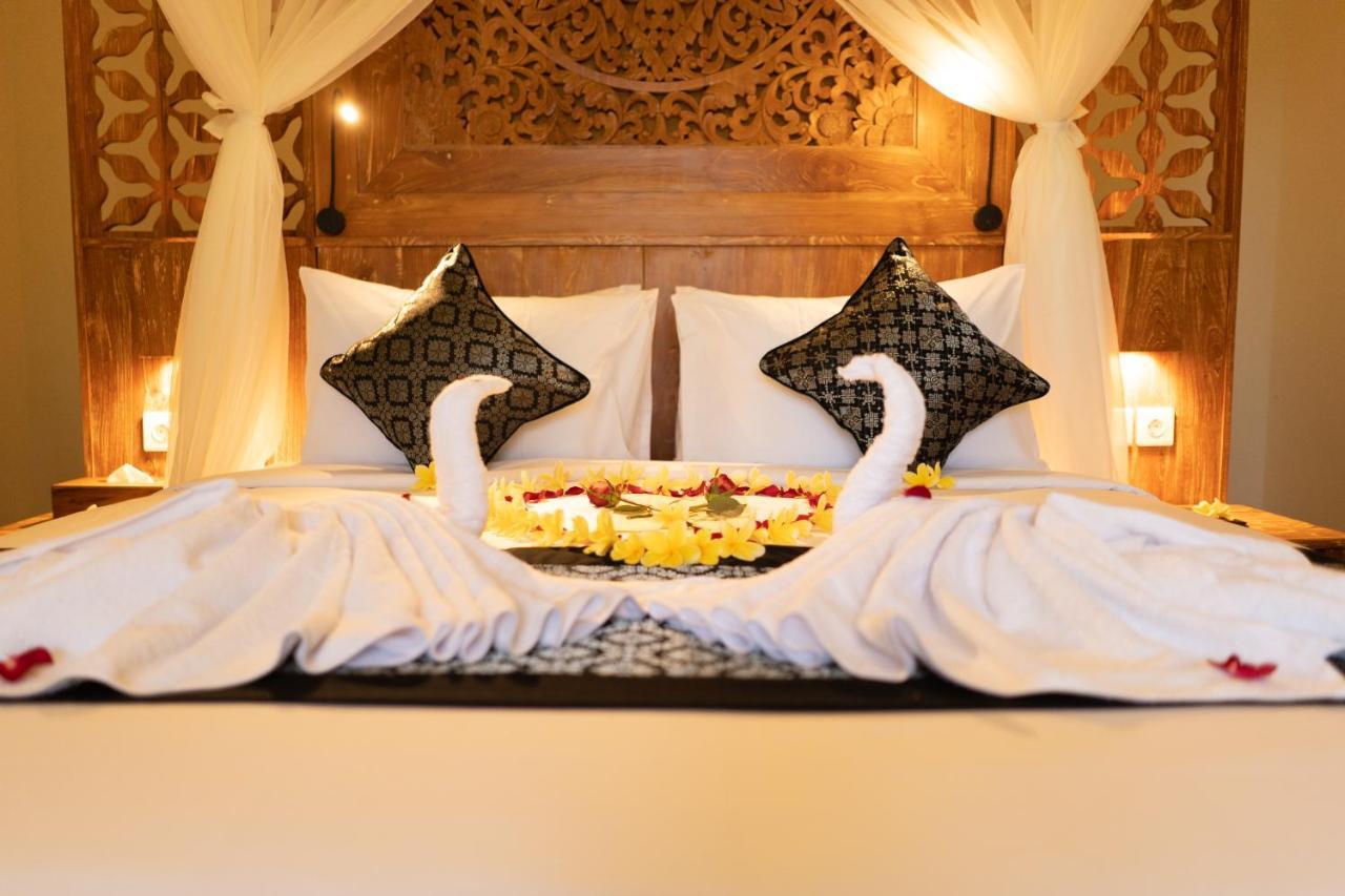 Hotel By Prasi 3*