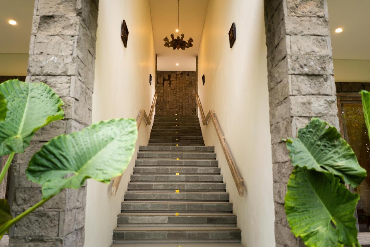 Hotel By Prasi 3*