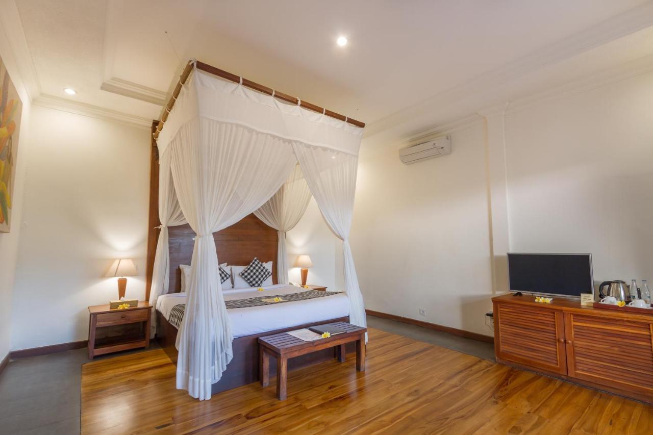 By Prasi Hotel